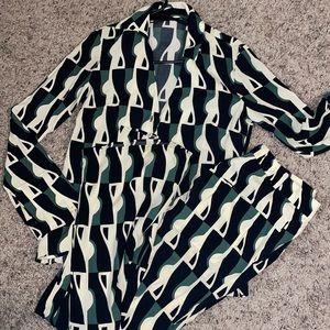 Set pants with top comfortable fabric and beautiful design. Been used ones.